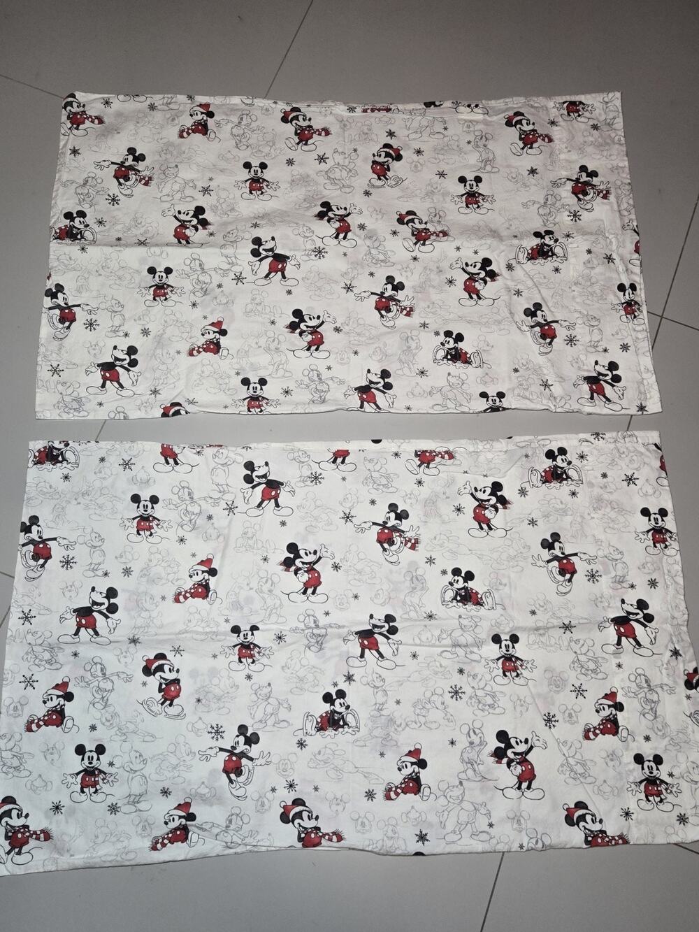 POTTERY BARN DISNEY MICKEY MOUSE HOLIDAY Christmas 2x Standard Pillow Case Only